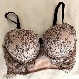 Victoria’s Secret bra 32DD